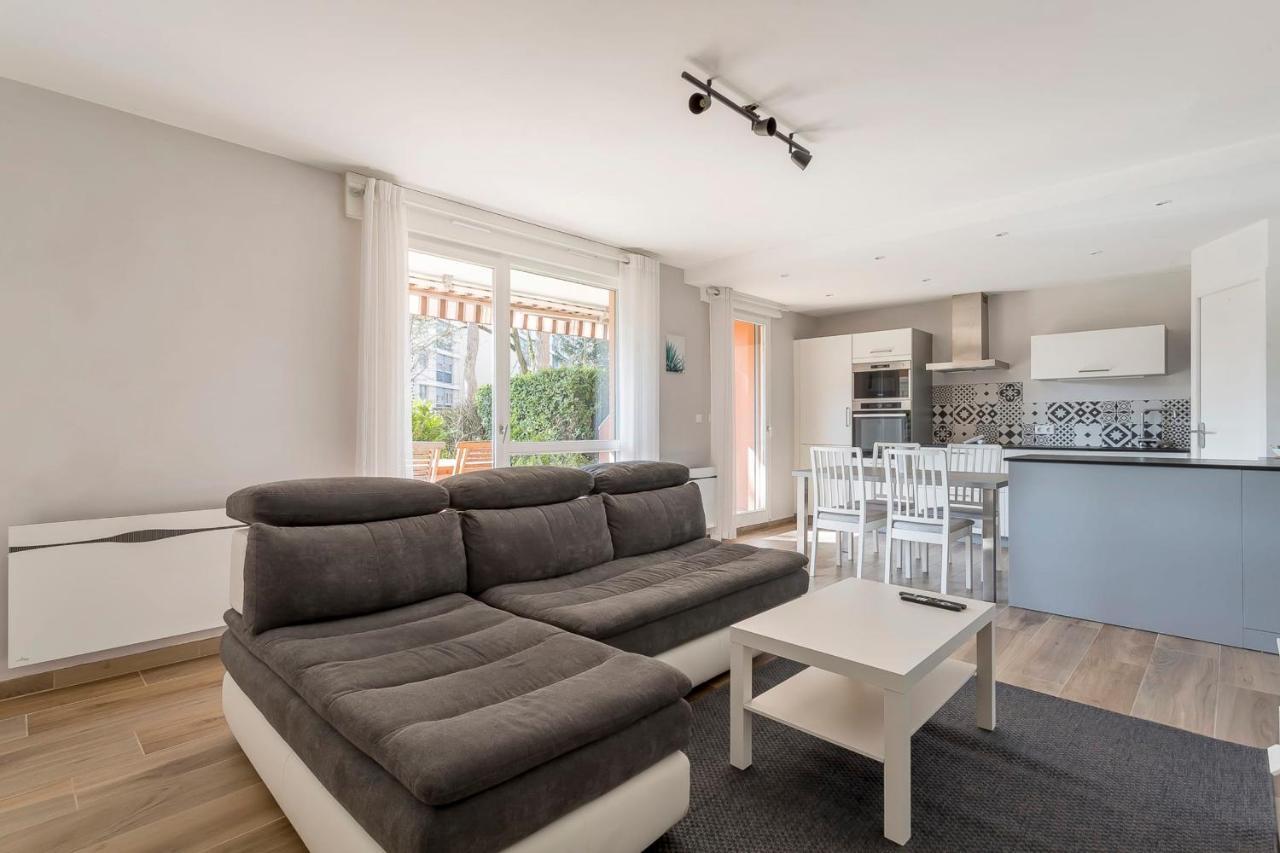 Suite Granges en rez-de-jardin pour 4 voyageurs Lyon Extérieur photo