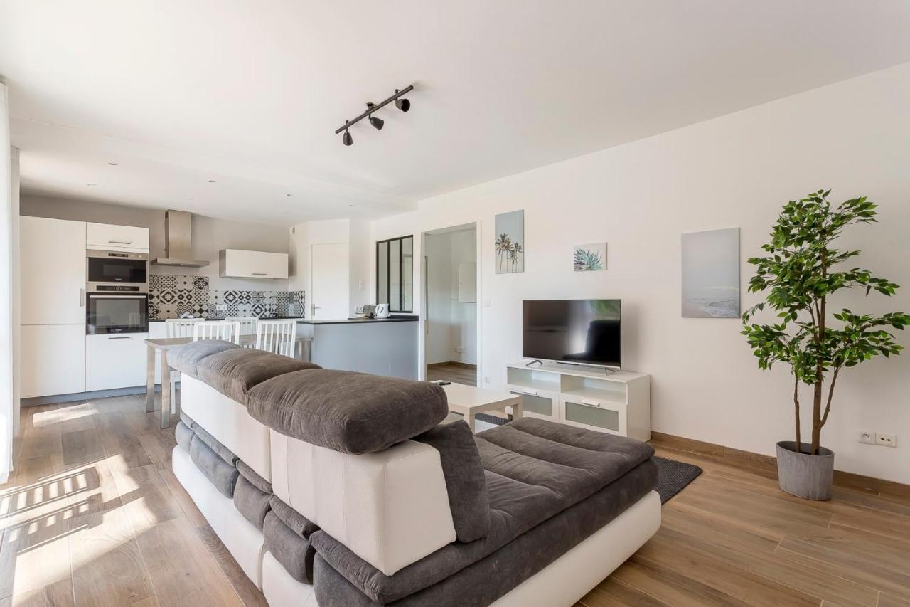 Suite Granges en rez-de-jardin pour 4 voyageurs Lyon Extérieur photo
