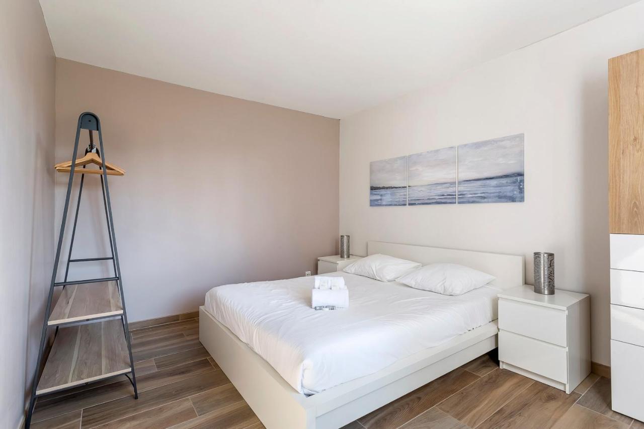 Suite Granges en rez-de-jardin pour 4 voyageurs Lyon Extérieur photo